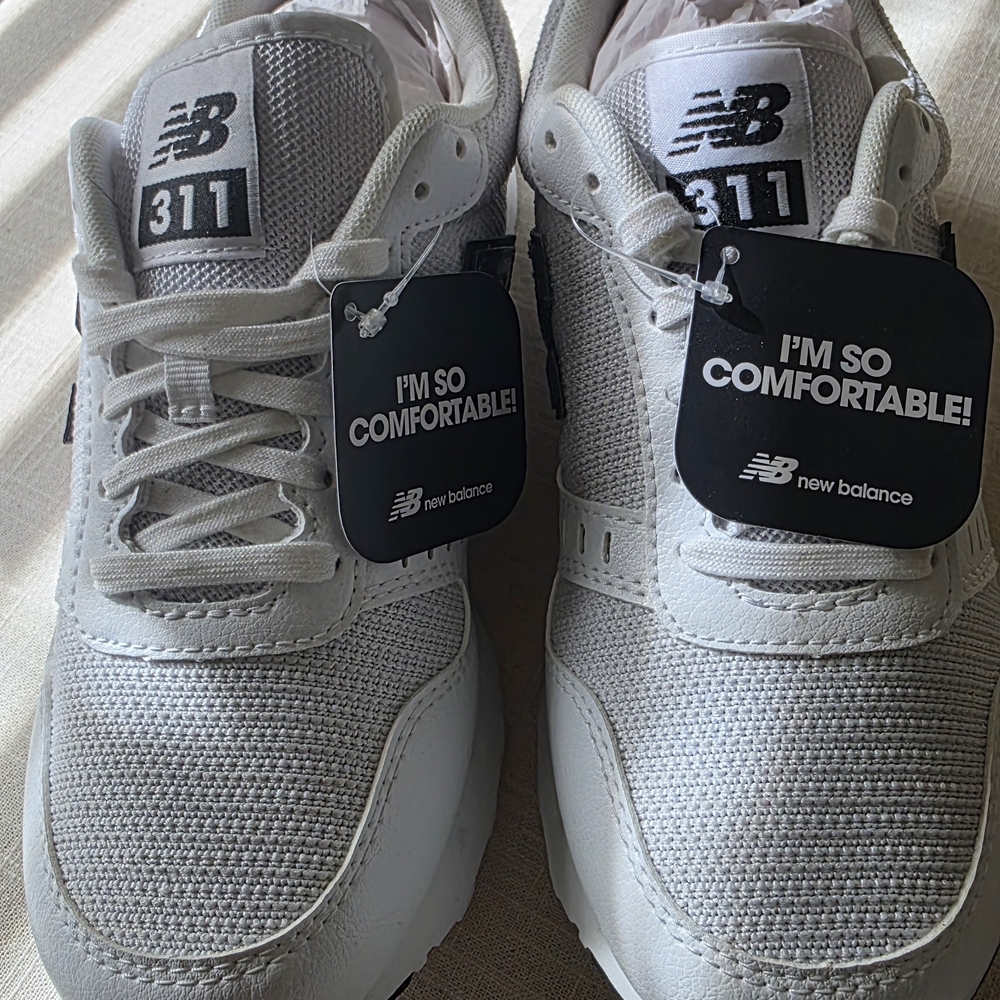 New Balance 311 V2 White Running Shoes W/irridecent logo BRAND NEW NWT UNWORN - Picture 3 of 10